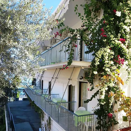 Blue Sky Apartment
